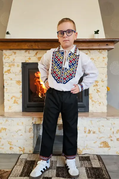 Ie traditionala baieti Dionisie