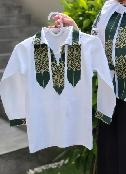 Ie traditionala baieti Roni