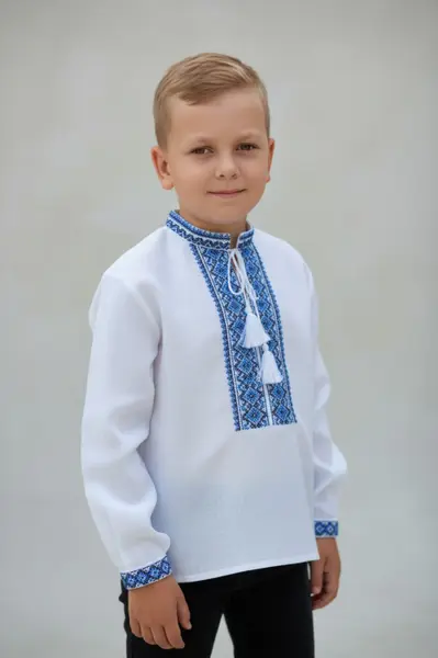 Ie traditionala baieti Tudor 3