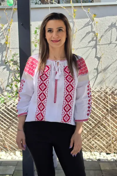 Ie Traditionala Constantina 4