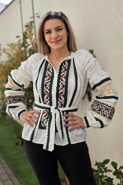 Ie Traditionala Cristina 3