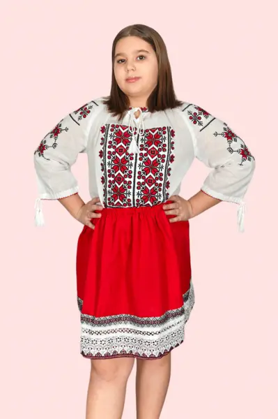Ie traditionala fetite Iustina