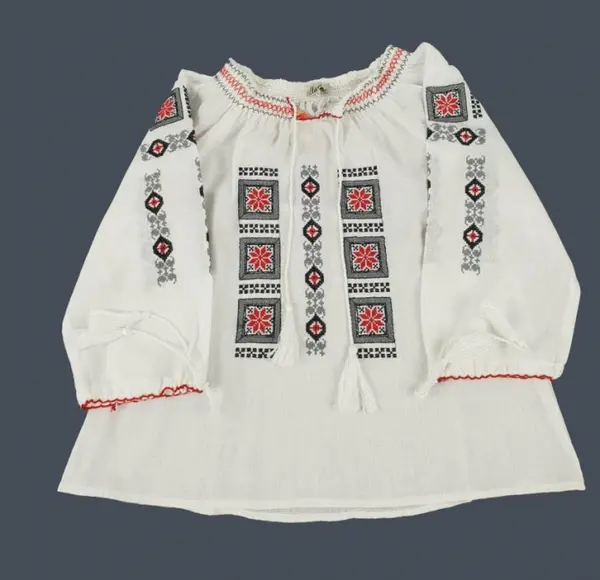 Ie traditionala fetite Melina