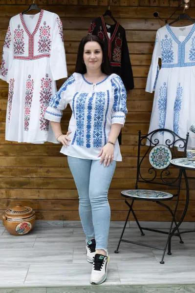 Ie Traditionala Leonarda