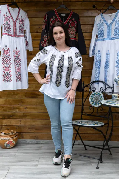 Ie Traditionala Lili 2