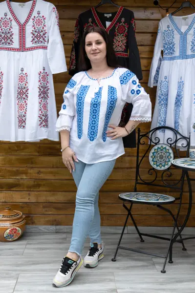 Ie Traditionala Lili 3