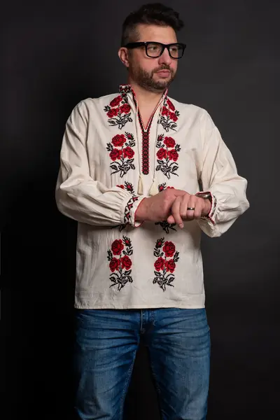 Ie traditionala Mihail de barbat bej cu trandafiri brodati