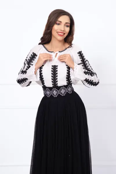 Ie traditionala Transilvaneana alba din bumbac cu broderie neagra