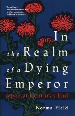 In the Realm of a Dying Emperor: Japan at Century's End - Norma Field