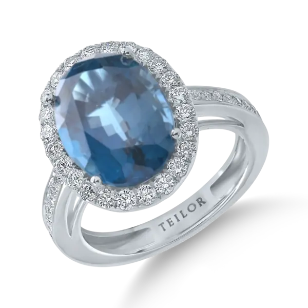 Inel din aur alb cu topaz London blue oval de 7.8ct si diamante de 0.6ct
