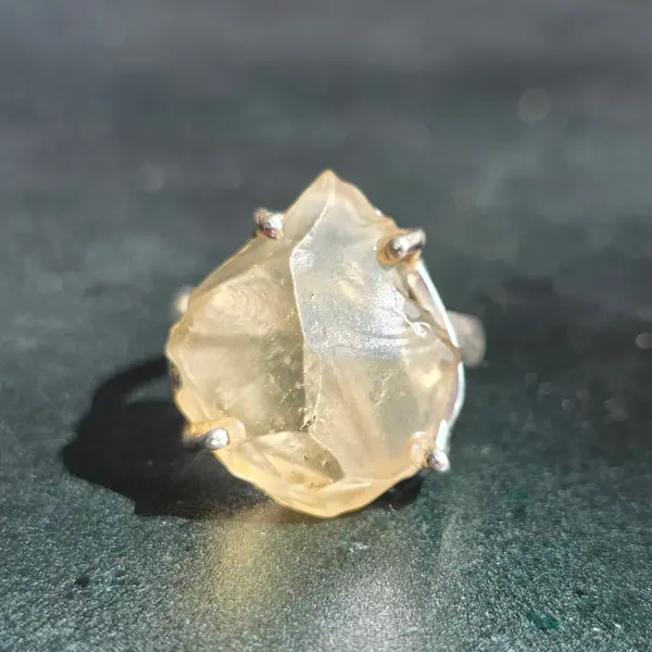 Inel tectita aurie, sticla desertului Libia, meteorit | model 4