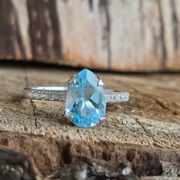 Inel topaz albastru din argint Pear 10 mm