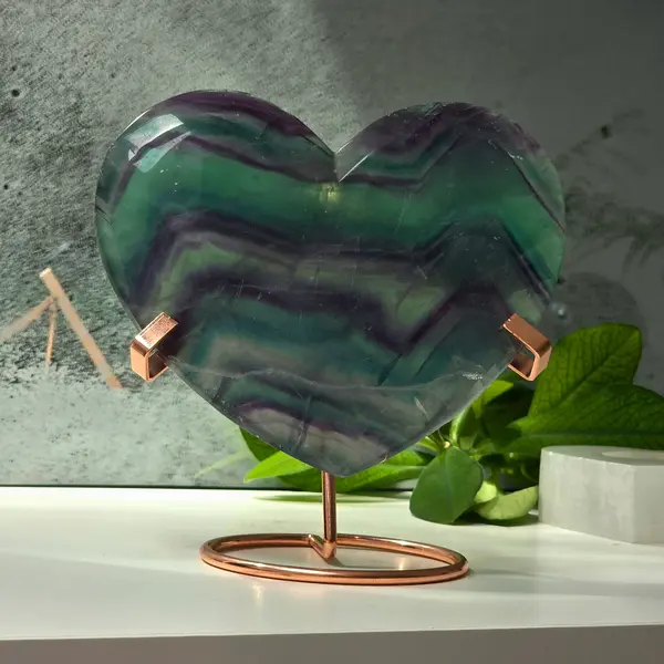 Inima fluorit curcubeu pe stand | Model 1
