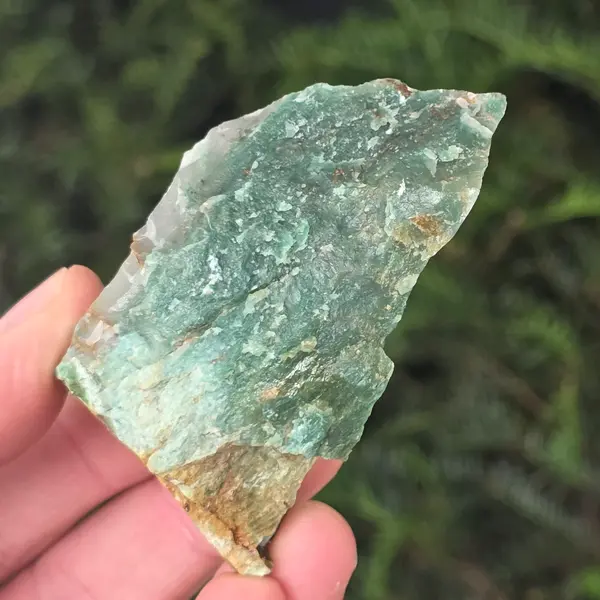 Jad verde piatra bruta model 37