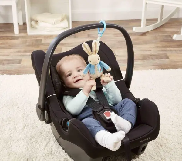 Jucarie atasabila din plus cu vibratii 22 cm Peter Rabbit