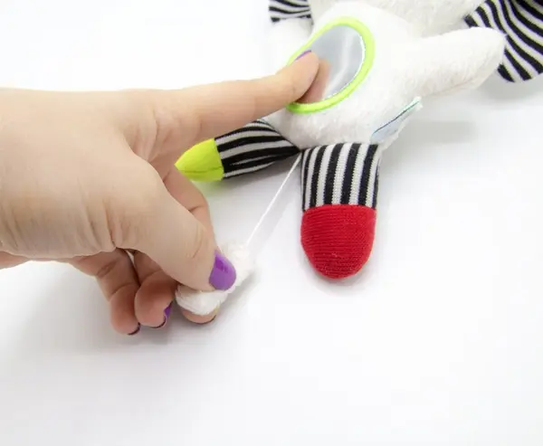 Jucarie cu vibratii BabyJem Elefantel din plus rosuverde 6 luni+