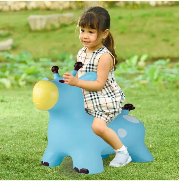 Jucarie gonflabila din cauciuc de sarit, pentru copii, Malplay, cu pompa inclusa, utilizare versatila, portabila, dimensiune 46 x 55 x 25 cm, blue giraffe