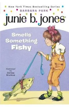 Junie B. Jones #12: Junie B. Jones Smells Something Fishy - Barbara Park