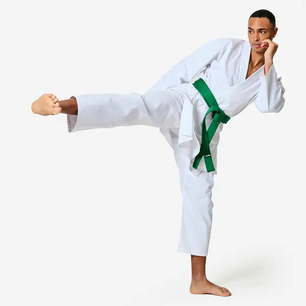 Kimono de karate ușor, bine ajustat, alb