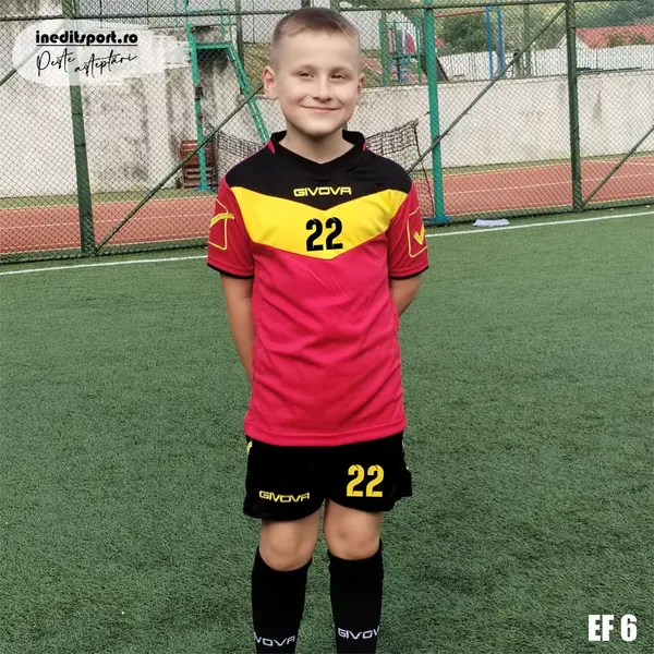 KIT Campo Personalizabil copii si adulti EF6 L, Tricou rosu cu galben si sort negru