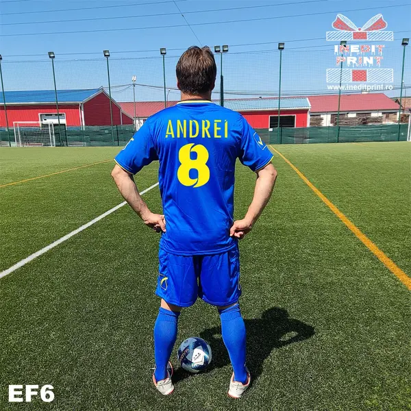 KIT Campo Personalizabil copii si adulti EF6 XS, Tricou albastru cu galben și șort albastru