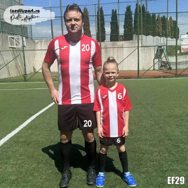 Kit echipament fotbal copii si adulti personalizat PEF29 4XS-3XS, Tricou roșu, șort negru.