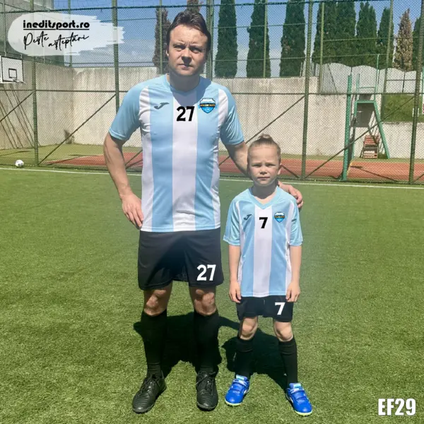 Kit echipament fotbal copii si adulti personalizat PEF29 M, Tricou albastru deschis, sort negru