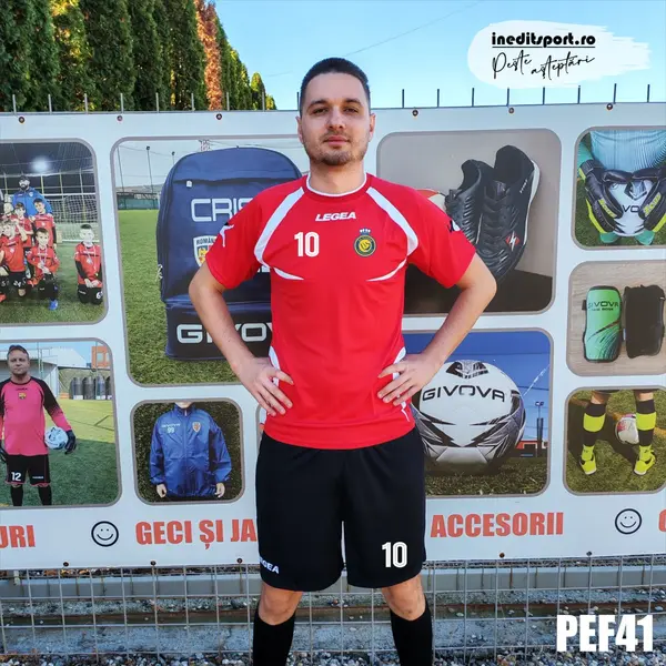 KIT Echipament fotbal copii si adulti personalizat - PEF41 Tricou roșu, șort negru., M