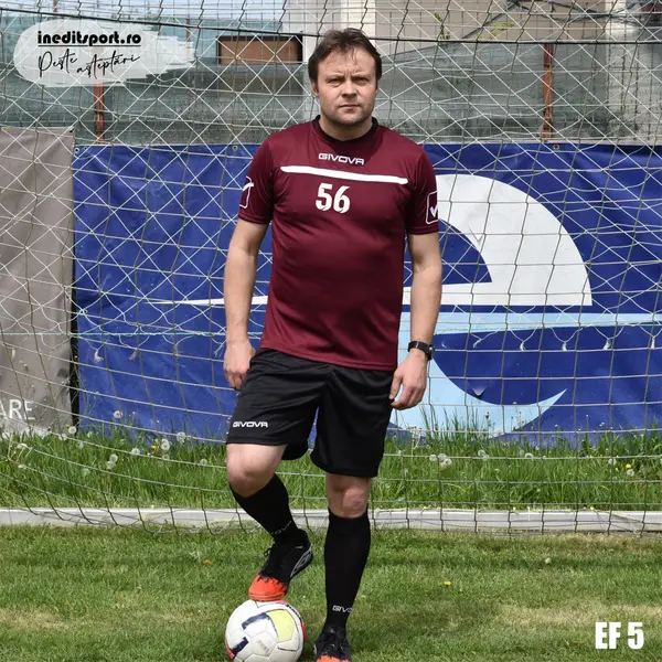KIT One Personalizabil copii si adulti EF5 L, Tricou vișiniu și șort negru