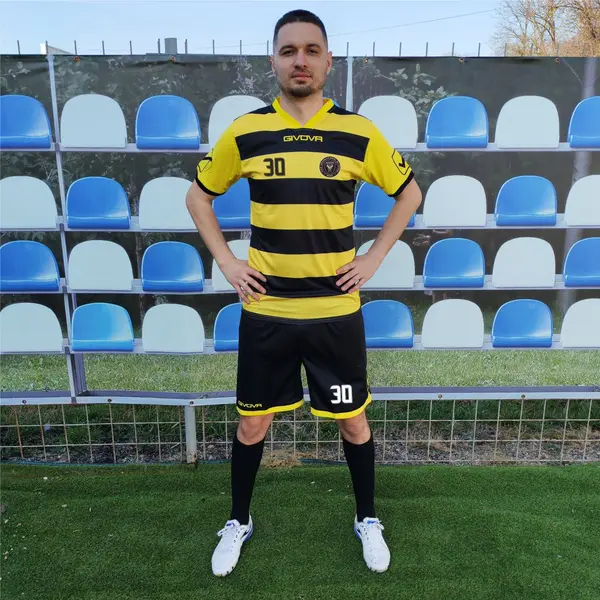 Kit Rugby GIVOVA - EF50 NEGRU CU GALBEN, M