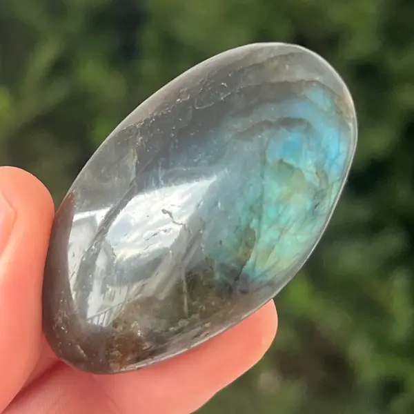 Labradorit palm stone din Madagascar model 12