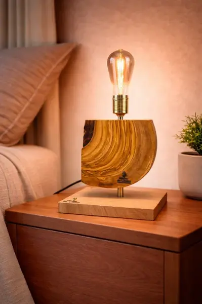 Lampa de birou din maslin masiv cu baza stejar bec Edison, handmade