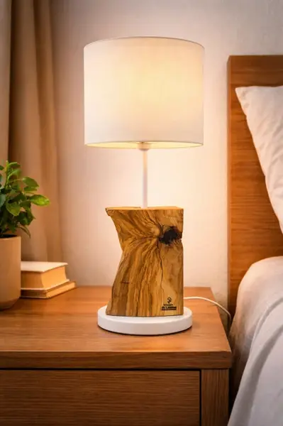 Lampa de masa din lemn de maslin , handmade