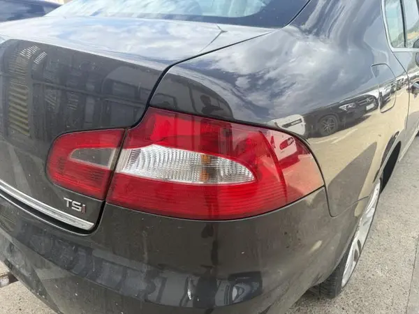 Lampa spate dreapta aripa 3T5945112 Skoda Superb 2 (2008-2013)