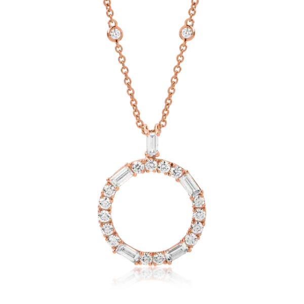 Lant cu pandantiv cerc din aur roz cu diamante baguette si rotunde de 1.38ct
