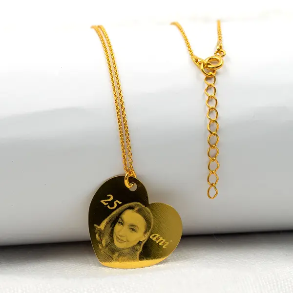 Lantisor cu medalion inima din argint placat cu aur, personalizat prin gravura