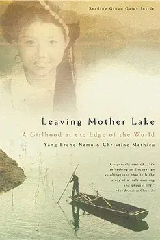 Leaving Mother Lake: A Girlhood at the Edge of the World, Paperback/Yang Erche Namu