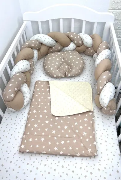 Lenjerie de pat 120x60 cm cu aparatoare impletita 180 cm mix stelute bej