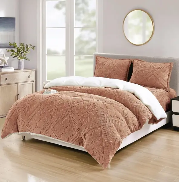 Lenjerie de Pat Dublu, CoCoLiNo Ultra Pufoasa, cu Blanita Sherpa Alba, 4 piese, Cearsaf cu ELASTIC, Model Traditional 3D, Caramel
