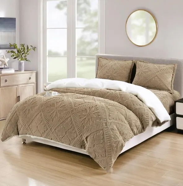 Lenjerie de Pat Dublu, CoCoLiNo Ultra Pufoasa, cu Blanita Sherpa Alba, 4 piese, Cearsaf cu ELASTIC, Model Traditional 3D, Bej inchis