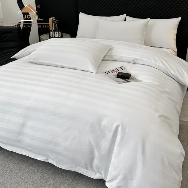 Lenjerie de Pat HoReCa DeLuxe, Damasc Premium din Bumbac Egiptean 100% , 6 Piese, Dunga Lata Tesuta, Cearceaf cu Elastic, Alb