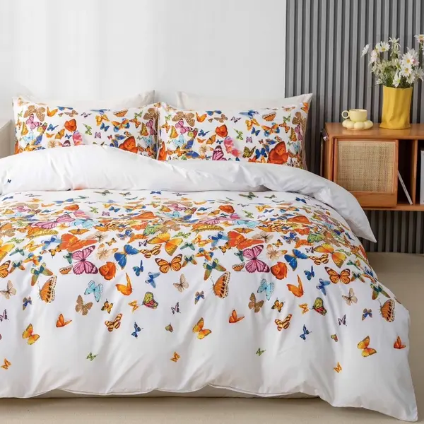 Lenjerie pat 140x200cm 4 piese cu ELASTIC - 3 Bucati 219 Lei - Alb fluturasi