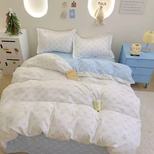 Lenjerie pat 140x200cm, FINET, 4 piese, cu ELASTIC, Alb, Bleu, fundite