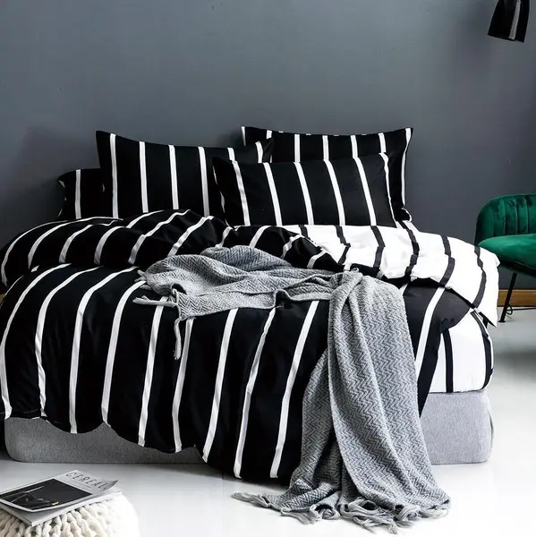Lenjerie pat dublu bumbac satinat - 3 Bucati 219 Lei - Negru dungi