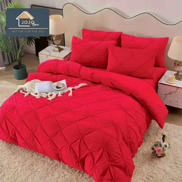 Lenjerie pat dublu, Catifea Deluxe, cu pliuri brodate, 4 piese, Jojo Home, Rosu