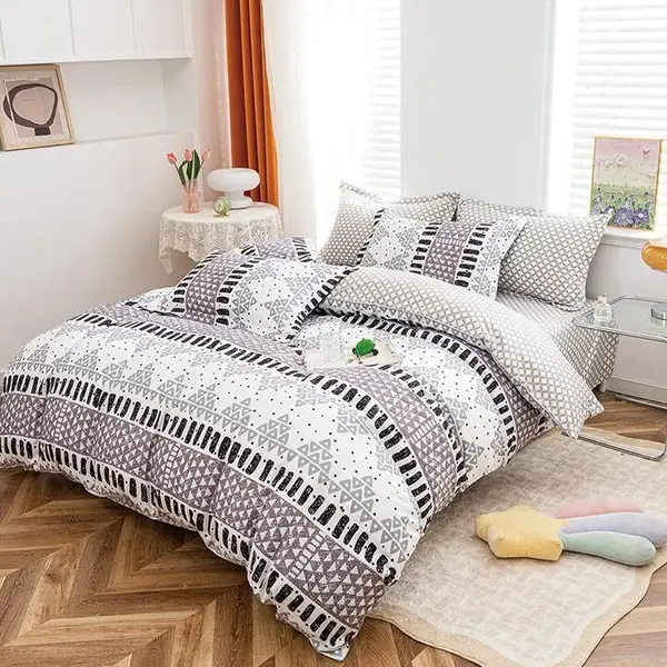 Lenjerie Pat Dublu Cu Elastic Bumbac Satinat - 3 Bucati 219 Lei - Gri Forme Geometrice