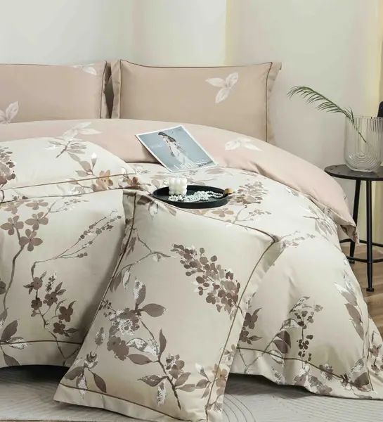 Lenjerie pat dublu, FINET DeLuxe, 6 piese, cu ELASTIC, Jojo Home, Cutie Eleganta, Bej, Flori