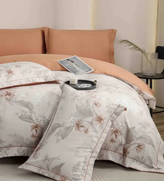 Lenjerie pat dublu, FINET DeLuxe, 6 piese, cu ELASTIC, Jojo Home, Cutie Eleganta, Bej, Portocaliu,Flori