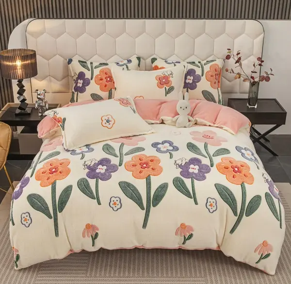 Lenjerie pat dublu, Super Pufoasa COCOLINO,cu ELASTIC, 4 piese, Jojo Home, Crem, Multicolor, Flori