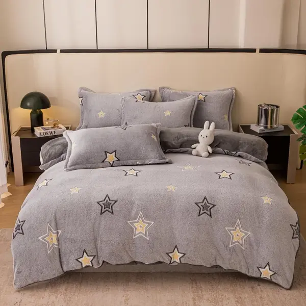 Lenjerie pat dublu, Super Pufoasa COCOLINO,cu ELASTIC, 4 piese, Jojo Home, Gri, Stelute